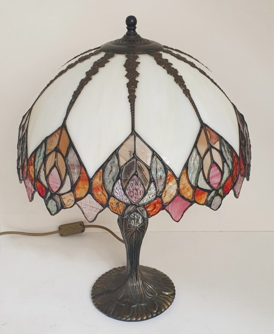 Image 1 of Large (52cm) Tiffany Stained Glass Table Lamp Peacock Feathers