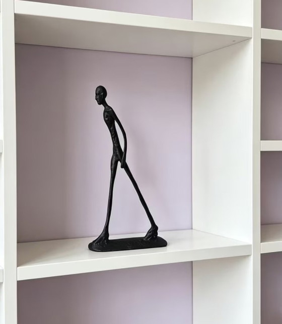 Ensemble de 2 nouvelles sculptures d'après Giacometti en fer noir et or – Iron (photo 7 of 17)