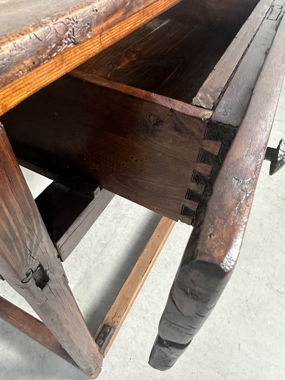 Image 1 of Table d'appoint coloniale espagnole ancienne