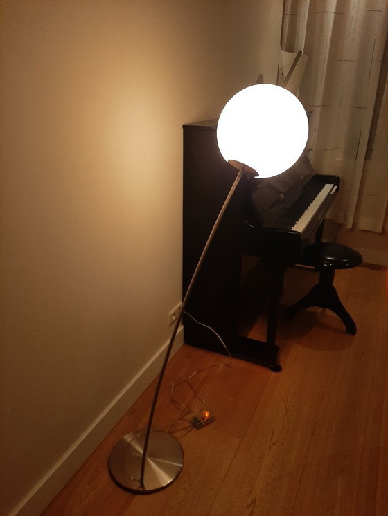 Image 1 of Booglamp van RVS met matglazen bol