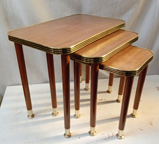 Image 1 of Retro-Tischnest