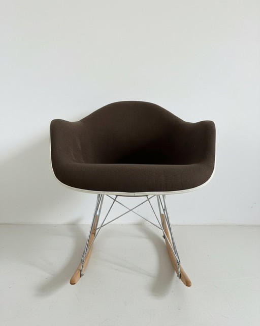Chaise RAR conçue par Ray et Charles Eames pour Herman Miller