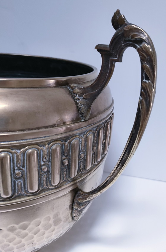 Image 1 of Gran jardinera Art Déco de latón