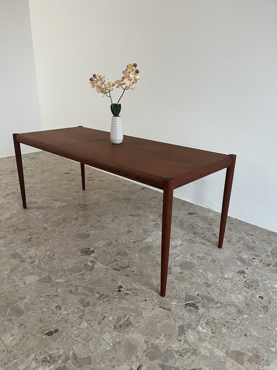 Image 1 of Mesa de centro danesa de mediados de siglo; madera de teca, fabricada en Dinamarca