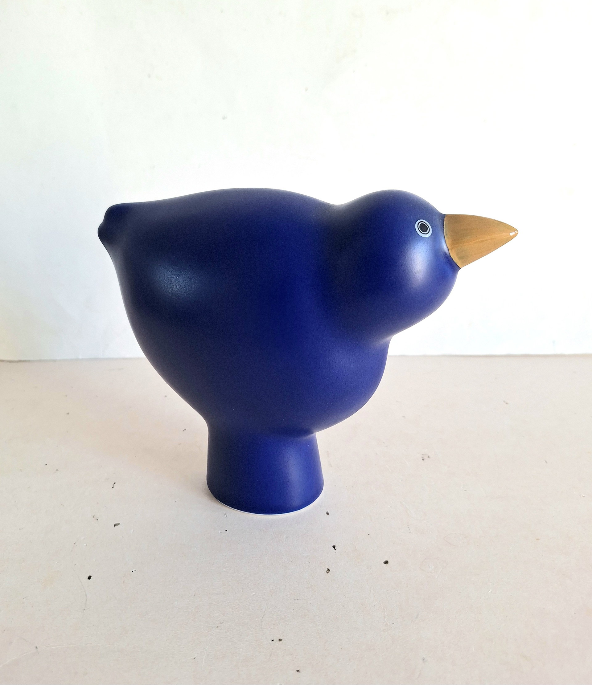 Arabia Finland pottery Parvi Bird Lisa. Design is by Howard Smith