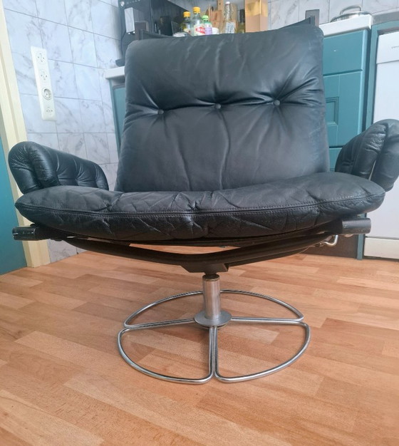 Black soft leather Wing Chair / Swivel chair – Wood (photo 5 of 8)
