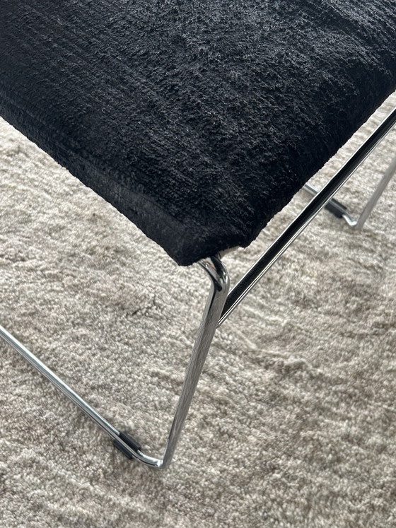 Set van 6 Cassina Tulu stoelen in zwart corduroy. – Eetkamerstoelen, Textile, Metal (photo 4 of 5)