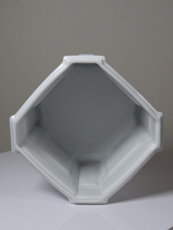 Image 1 of Quadratischer Blumentopf mit Füßen aus weißem Limoges-Porzellan im Rokoko-Stil