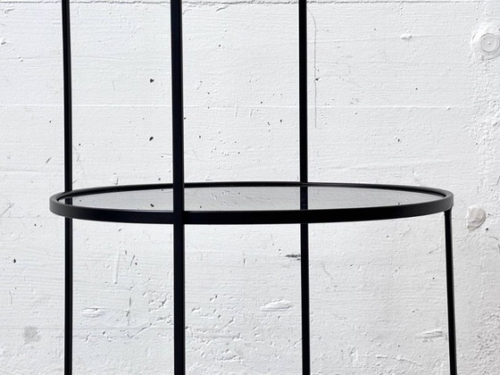 Table d'appoint sculpturale en métal noir et verre fumé – Tables basses, Glass (photo 7 of 18)