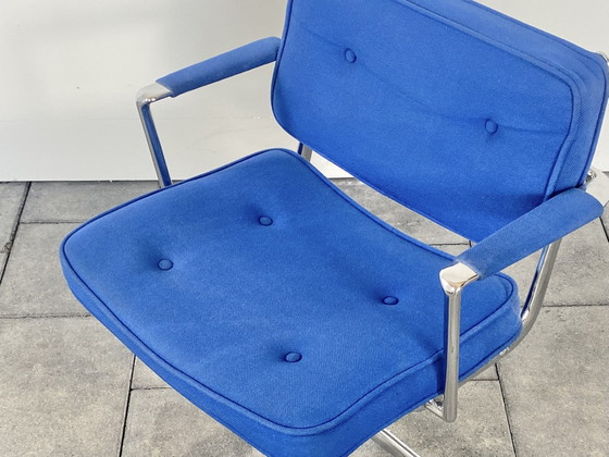Silla Intermediate Herman Miller de los años 60, diseñada por Charles y Ray Eames – Sillas de conferencia (photo 7 of 10)
