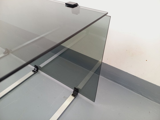 Image 1 of Vintage salontafel van gerookt glas, zwart metaal en gegoten aluminium uit de jaren 70