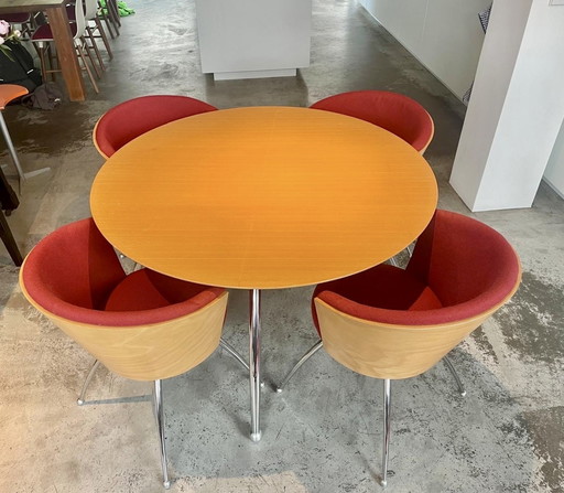 Leolux Giotto 917 Esstisch mit 4 Stühlen