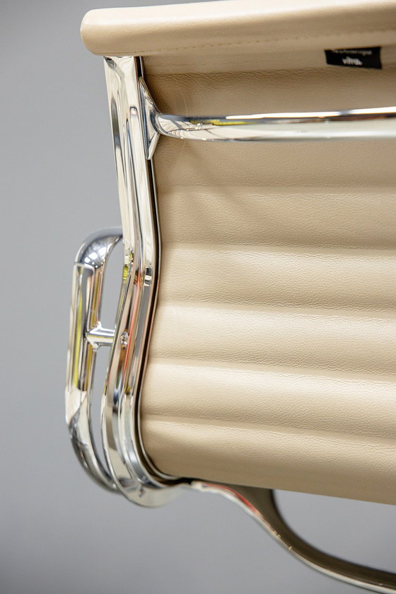 Image 1 of Silla de reunión Eames EA108, 16x