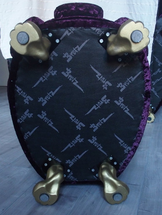 Image 1 of Couchtisch und zwei Thronsessel aus lila-fuchsiafarbenem Samt von BRETZ