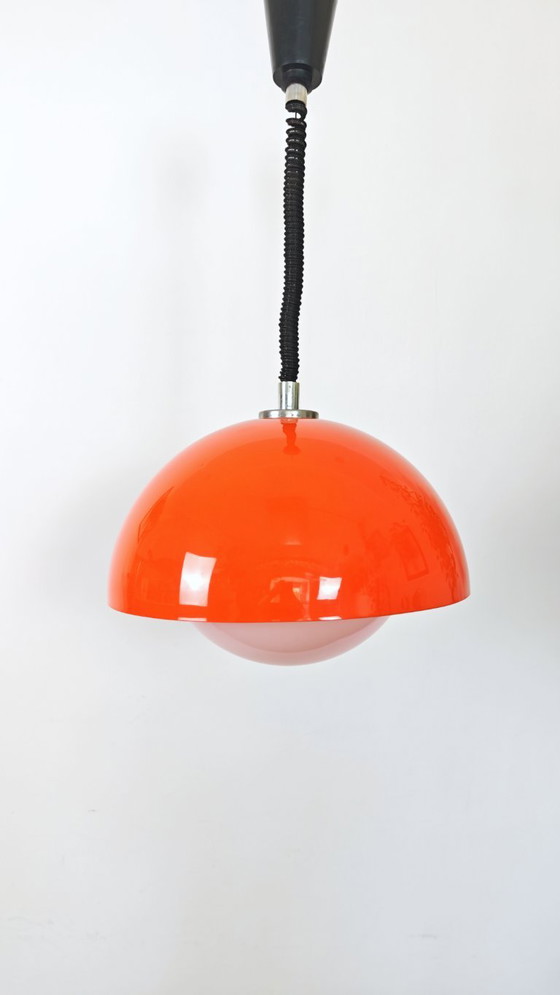 Suspension orange et blanche, Métal, Verre, Mid Century Modern (photo 2 sur 11)