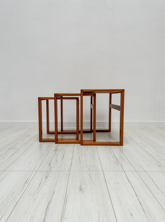 Image 1 of Tavolini da caffè impilabili in teak, stile vintage danese di metà secolo, anni '70 - Set di 3