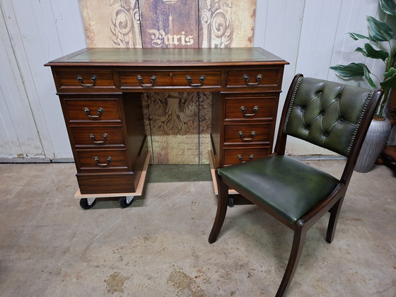 Image 1 of Classic Heldens desk, writing table. Desk with leather inlay and leather chair. Dimensions: 139x65cm and 79cm high.