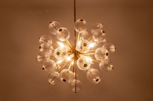 Kamenicky Senov, pubblicato da. Lampadario in ottone e vetro. Circa 1970