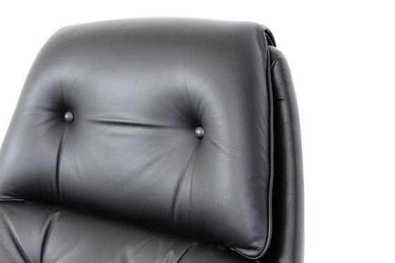 Image 1 of as new! Gustav Thams Vintage Egg Lounge Chair / Mid - Century Armchair with tilt function, Leather and polished Aluminum 1a rest