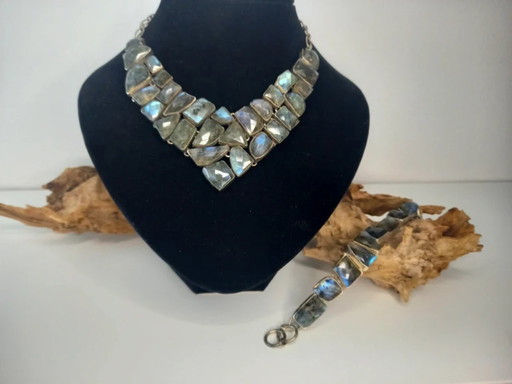 Jewelry set silver 925 with semi-precious stone labradorite.