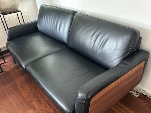 Sofá Nola de cuero de 2,5 plazas – banken, Leather, Metal