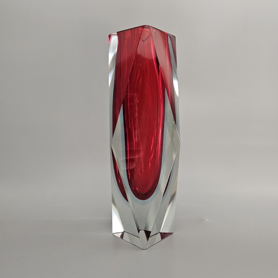 Image 1 of Vaso in vetro vintage, sfaccettato. Rosso e blu. Vetro di Murano, Italia.