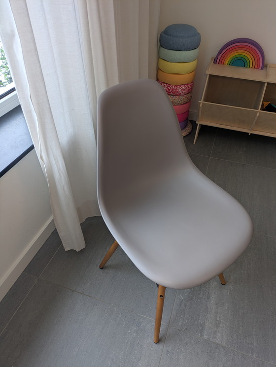 Image 1 of 4 x Vitra Eames Plastic chairs