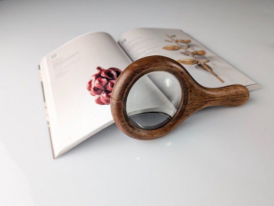 Image 1 of Lupa danesa de madera de nogal de mediados de siglo, década de 1950