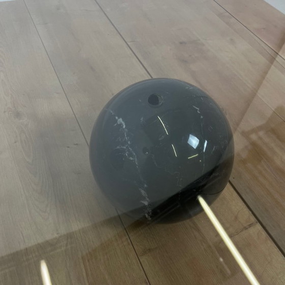 Image 1 of Roche Bobois asymmetrischer Couchtisch aus Glas und Marmor, 1980/90