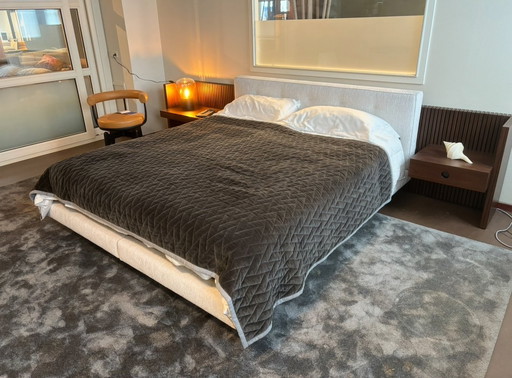 Minotti bed Brasilia 180x200cm mattress size showmodel 2023