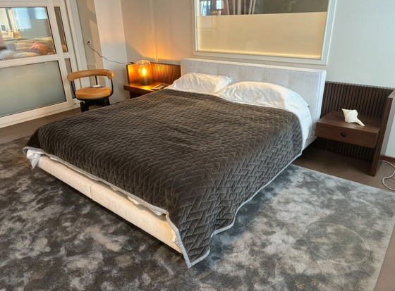 Image 1 of Minotti bed Brasilia 180x200cm matras size showmodel 2023