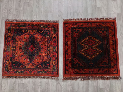 Lote de dos alfombras pequeñas de estilo oriental