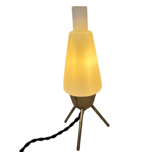 Atomic Age / Mid Century Modern - Lampe tripode avec abat-jour en verre satiné blanc sur pieds en laiton