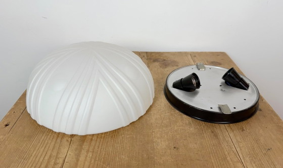 Lampada da Parete o Plafoniera Vintage in Vetro Latte, Anni '70, Plafoniere, Metallo, Bianco (foto 13 di 14)