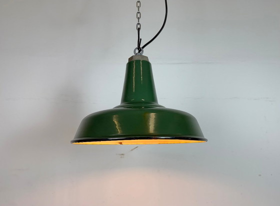 Image 1 of Lampada a sospensione in smalto verde industriale, anni '60