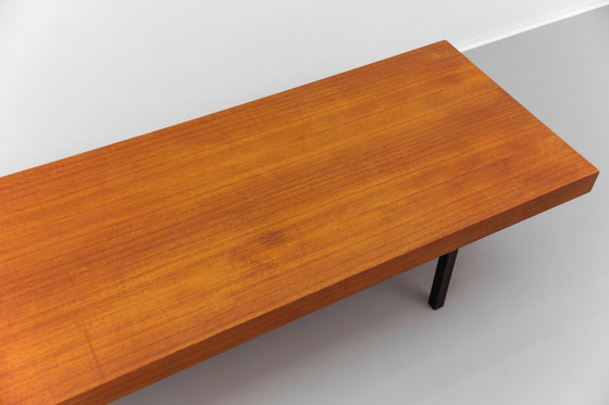 Image 1 of Banco de nogal de mediados de siglo con patas de metal, década de 1960