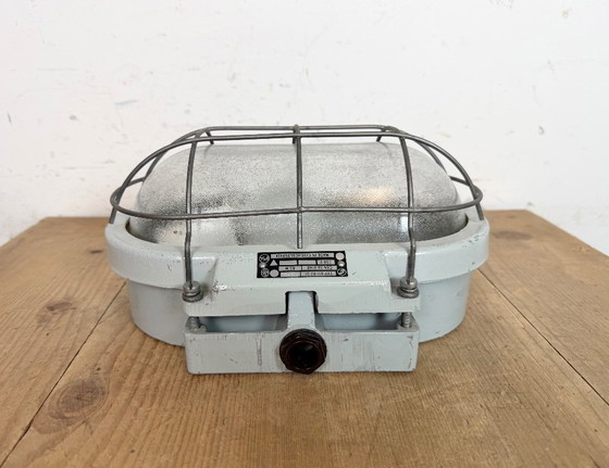 Image 1 of Applique murale industrielle en fonte d'aluminium avec verre dépoli d'Elektrosvit, années 1970