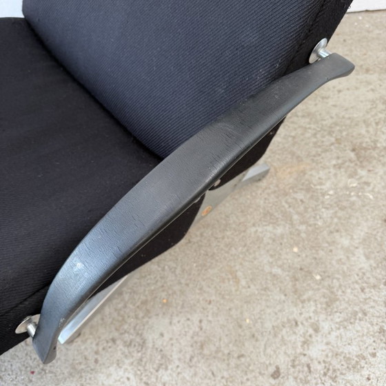 Poltrona Tecno P40 - Struttura in metallo, rivestimento nero – Poltrone, Textile (photo 4 of 13)
