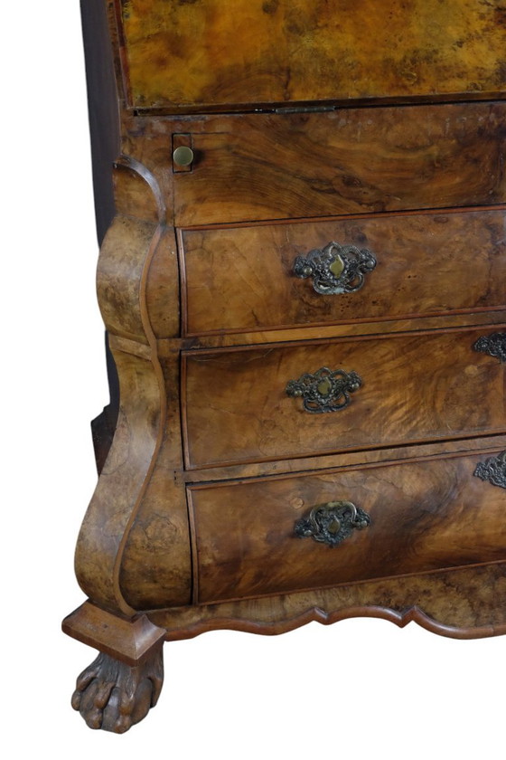 Image 1 of elegant 18th century desk with curb in burr walnut.