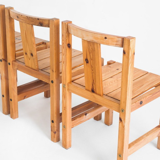 Conjunto de cuatro sillas y banco de estilo escandinavo. Madera de pino. Fabricado por Sotka. Finlandia, (photo 11 of 15)