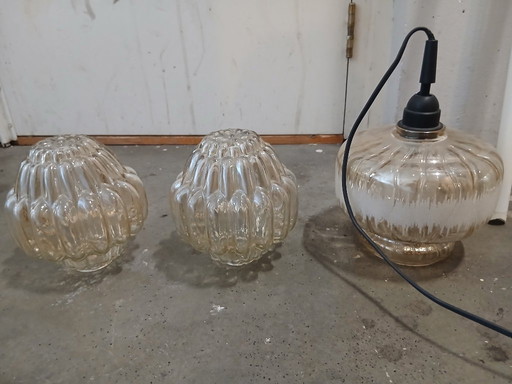 Pantallas de lámparas de cristal vintage de la década de 1950.