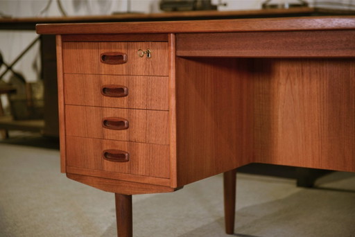 Skandinavischer Teak-Schreibtisch, hergestellt von Samcom Dänemark in den 1960er Jahren