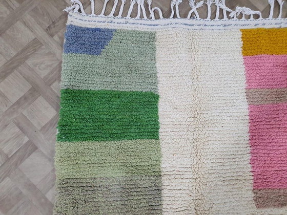Image 1 of Tappeto marocchino fatto a mano in pura lana con motivi tradizionali colorati, 140/260 cm