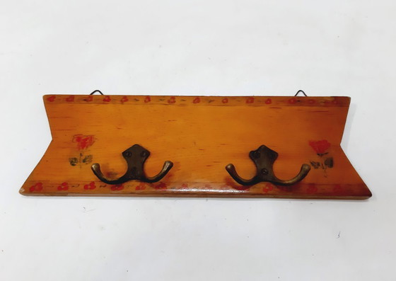 Image 1 of Vintage houten wandrek met messing haken