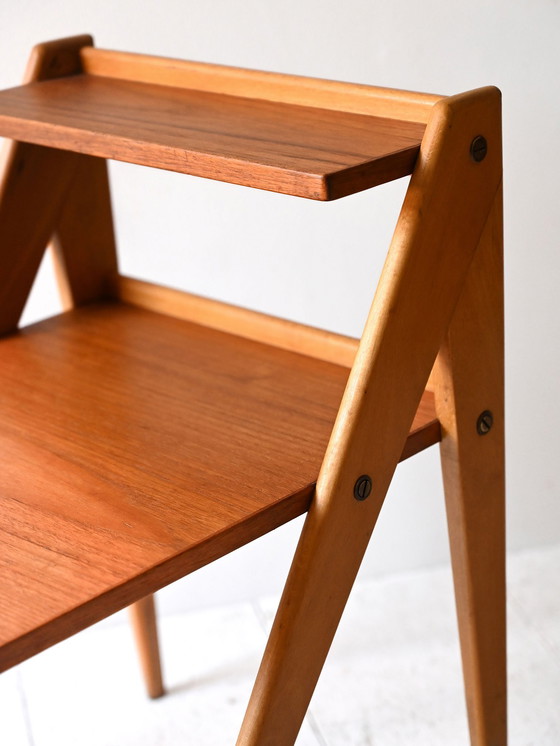 Image 1 of Paire de tables de nuit en teck scandinave des années 1960 avec étagères