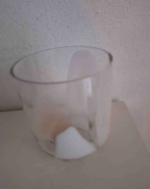 Glasvase mit einzigartigem weißen Muster – decoratieve objecten (photo 2 of 6)