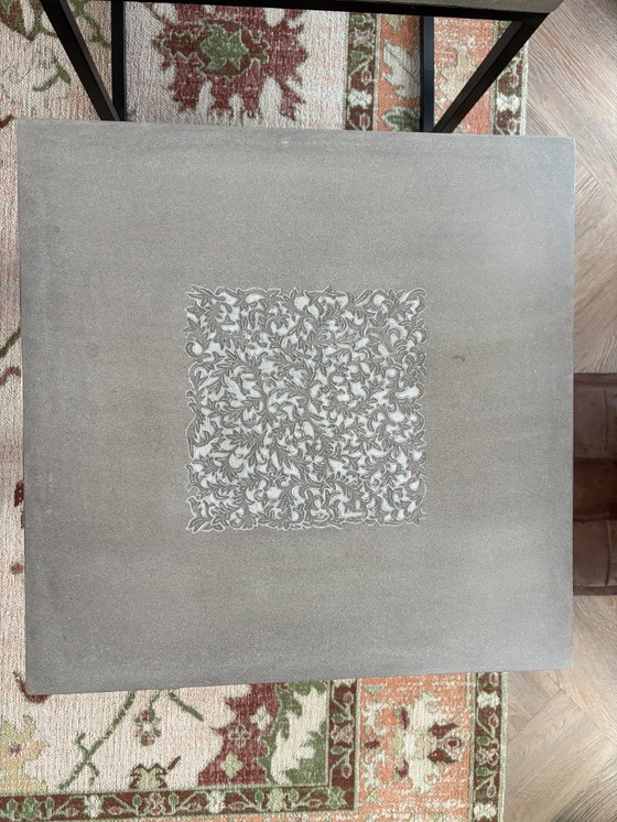 Image 1 of Mesas auxiliares con piedras de hormigón y motivo