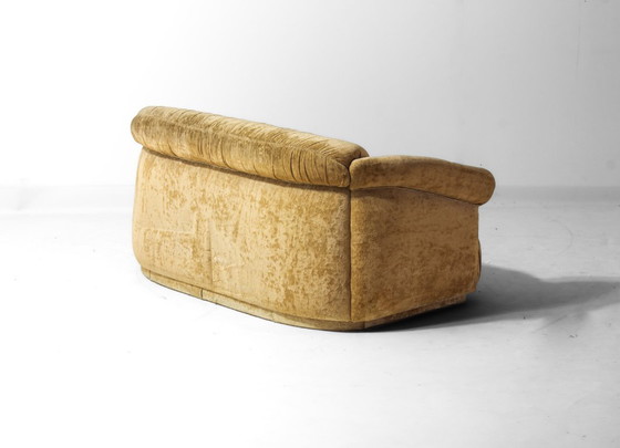 Image 1 of Italienisches Zweisitzer-Sofa aus beigefarbenem Samt, 1970er Jahre
