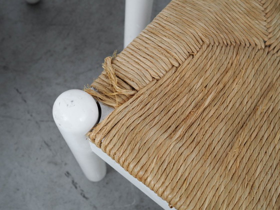 Image 1 of Conjunto de cuatro sillas de madera de haya, diseño italiano, década de 1980, fabricadas en Italia.