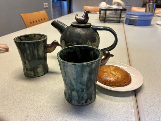 Image 1 of Handgefertigtes Keramik-Teeservice